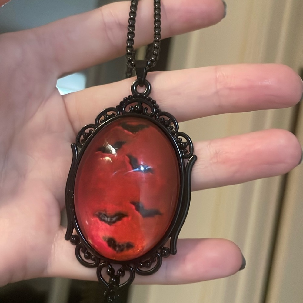 Gothic Bat Cameo Pendant - Picture 3 of 4
